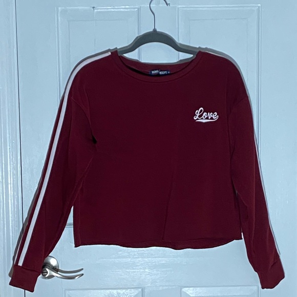 Roma concept by Rose cropped maroon “Love” sweater - Picture 1 of 2